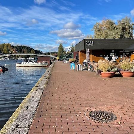 Porvoon Helmi Viehaettaevae Asunto Joen Rannassa Exterior foto